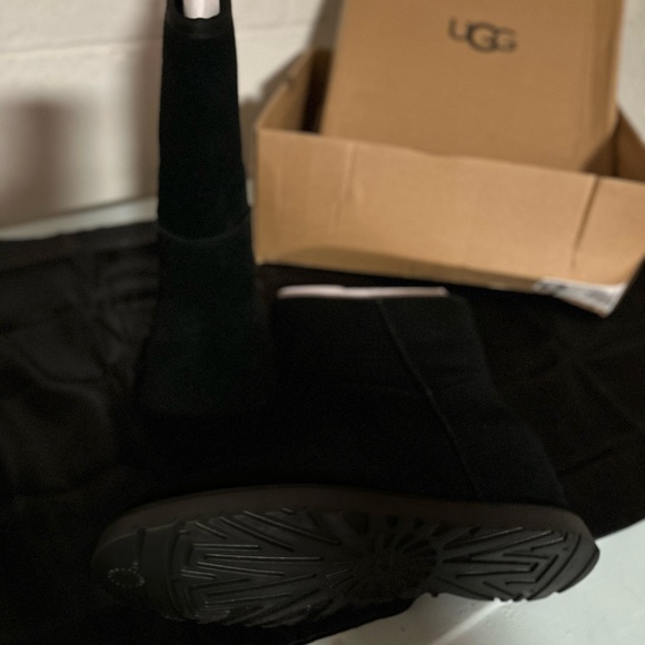 UGG BOOTS SIZE 11 - Picture 4 of 5